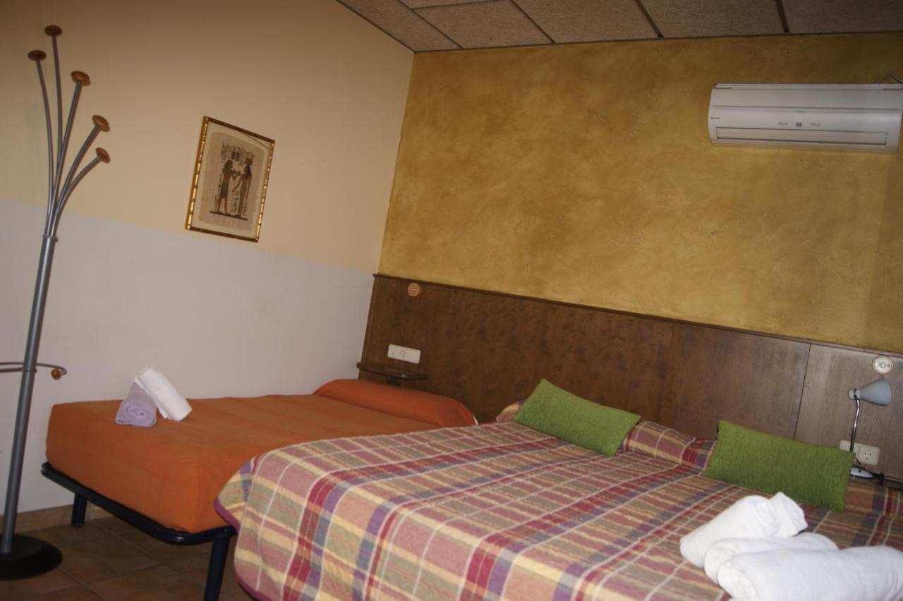 Hotel Familiar Baga Exterior photo